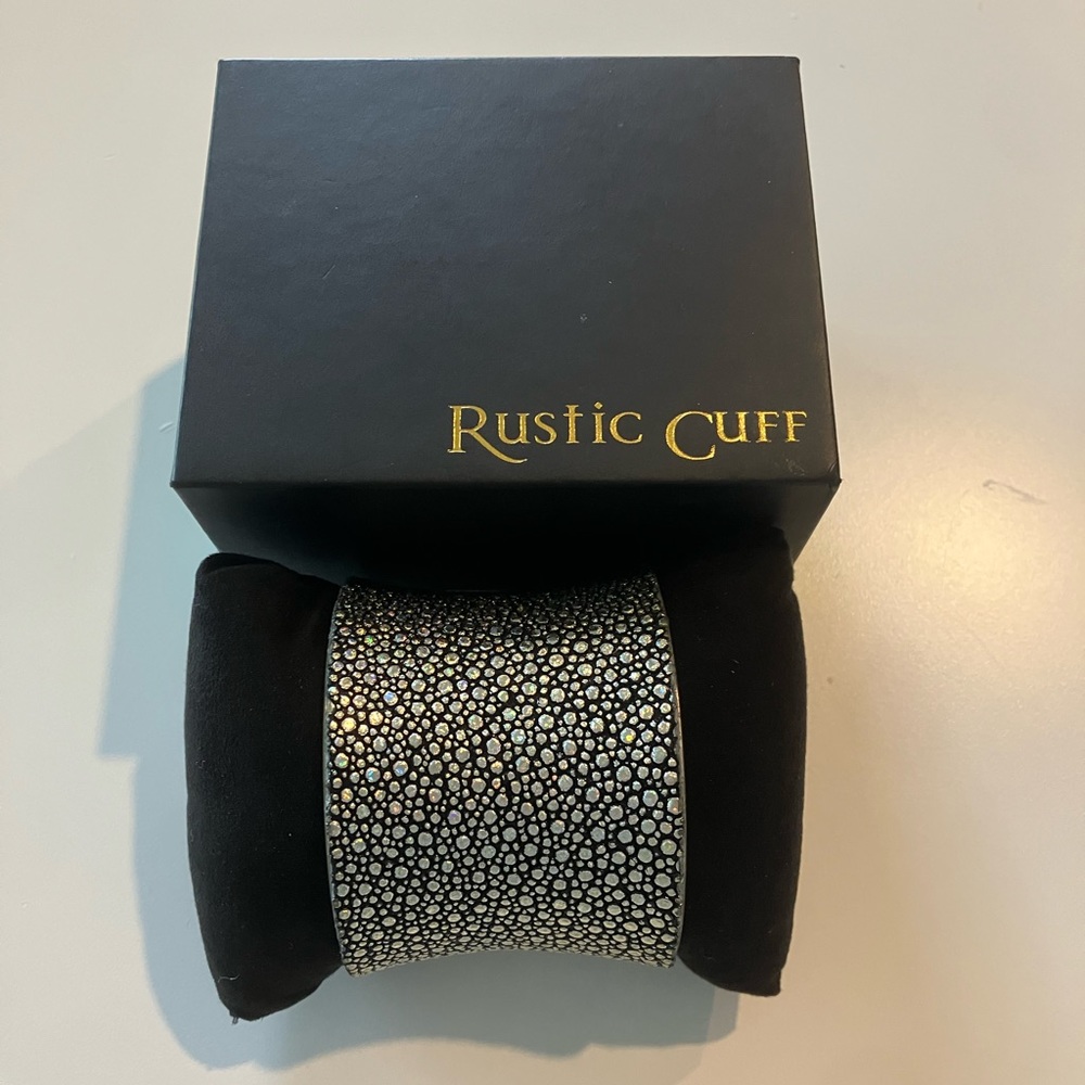 Brand New Rustic Cuff Stingray +Conclave